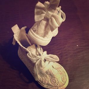 Size 7 shoe closet! $8/1pair or bundle drop0.50/+1